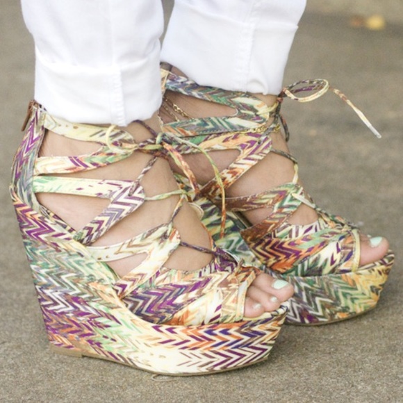 BNIB SHOEMINT ERICA LACE UP TRIBAL WEDGES 7 - Picture 3 of 8